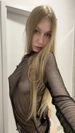 Sophie64737, 19 years old from Canada