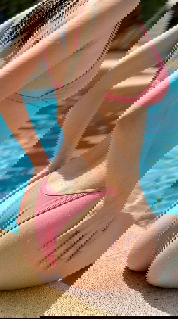 6qy9t3p63q, 19 years old from United States