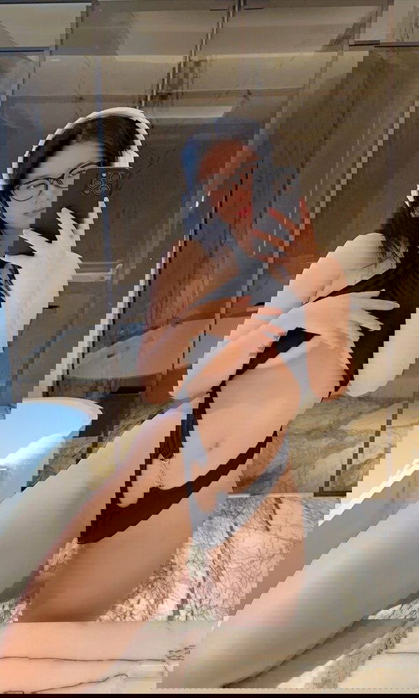 Alayna76, 21 years old from United States