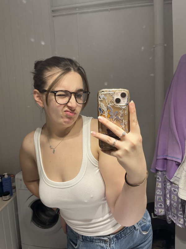 amaya78687, 24 years old from United Kingdom