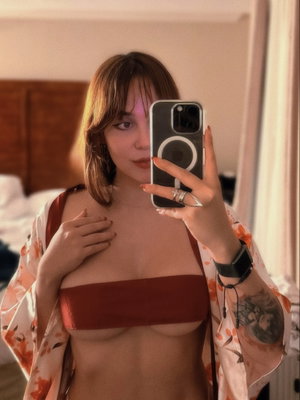 anniewest043's Profile Photo