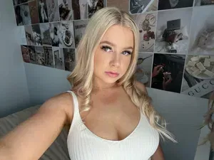 Athena897, 24 years old from Greece