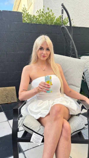 babygirlxx1122, 21 years old from United Kingdom