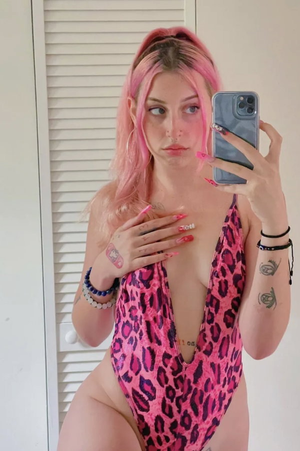 caitlinambro022, 20 years old from United States