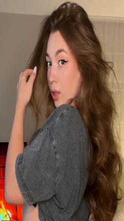 camgirl2, 23 years old from United Kingdom