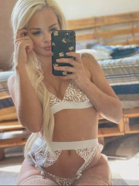 cebiyic830, 24 years old from Canada
