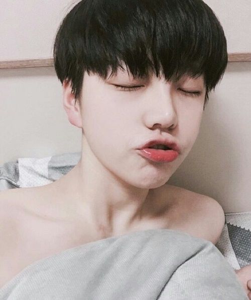 ChubBttmSmallDick123, 18 years old from Philippines