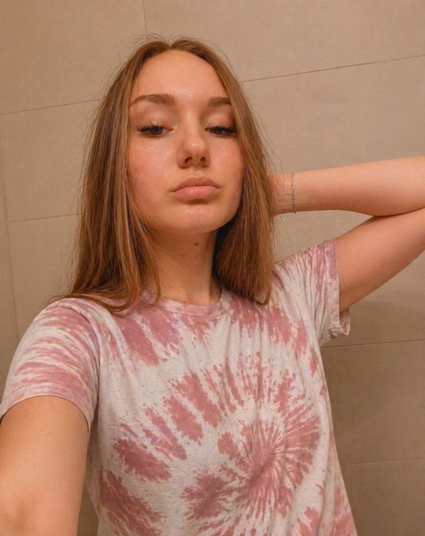 dehiye, 22 years old from United States