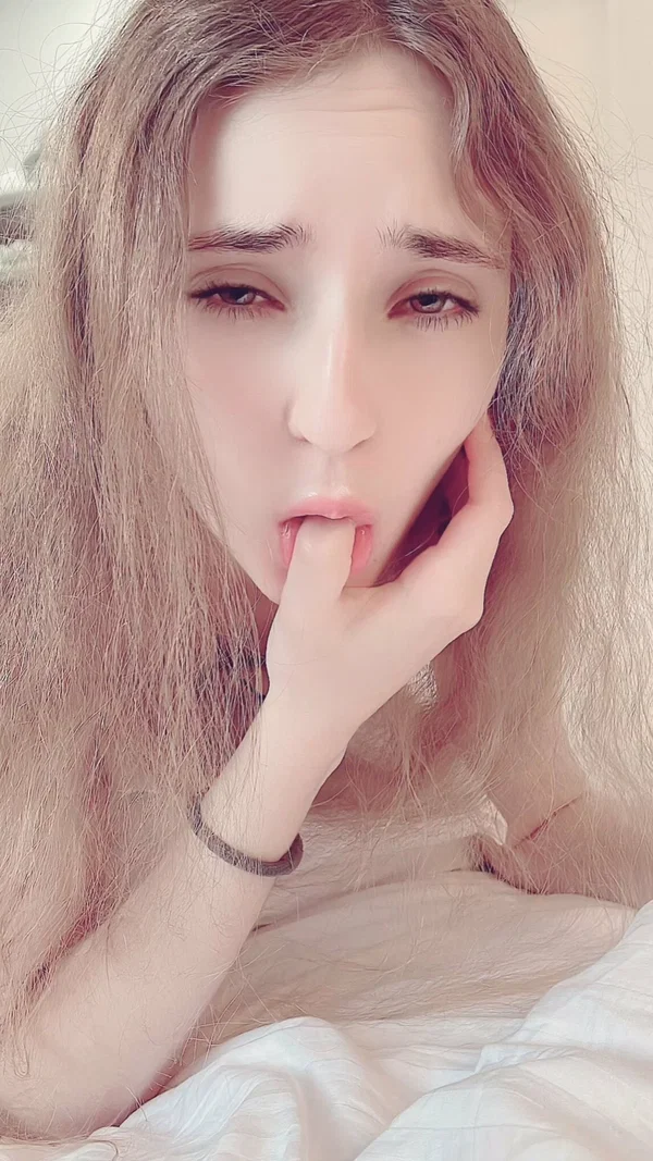 emily241, 19 years old from United States