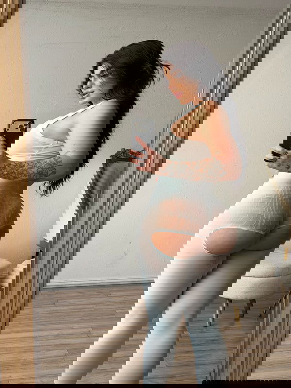 emma111grom, 19 years old from United States