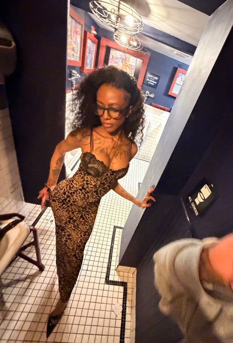 favfreakytrans, 27 years old from United States
