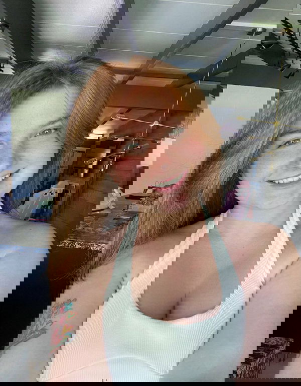 febafa5129, 23 years old from United States