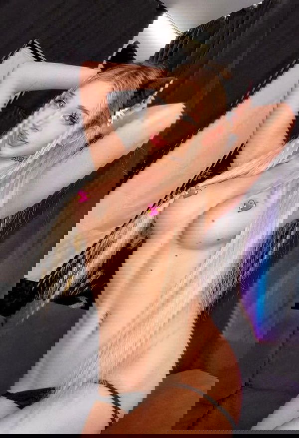 Francesca111, 22 years old from United States