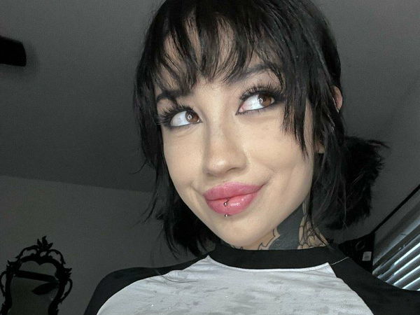 giwixaw518, 20 years old from United Kingdom