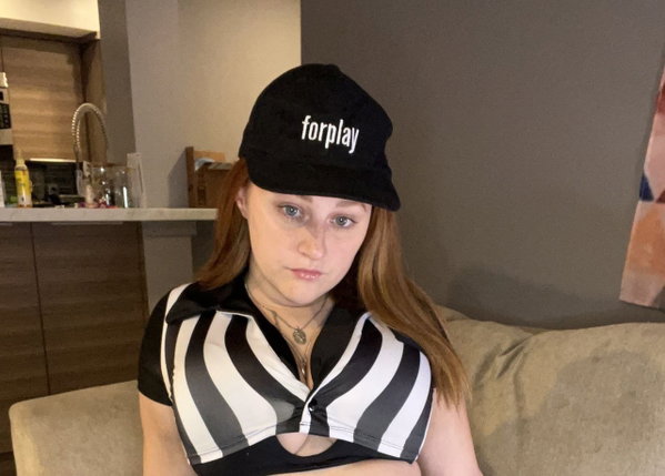 helinaloskos, 24 years old from United States