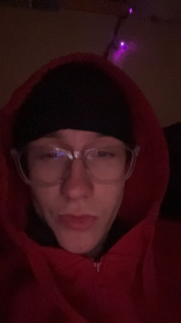 jaxsonhogg, 18 years old from Canada
