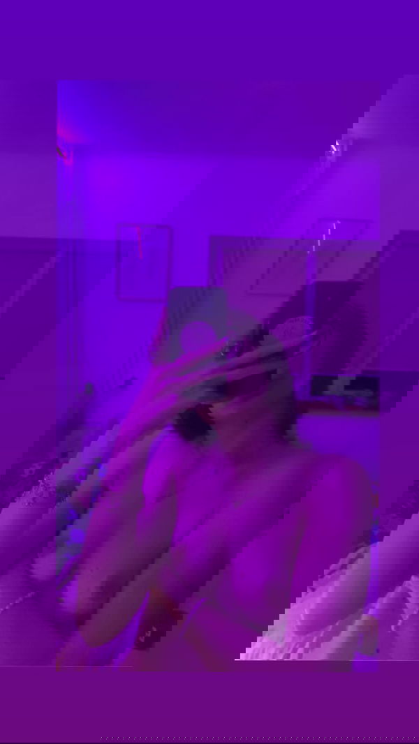 jjnvcgdd, 19 years old from United States