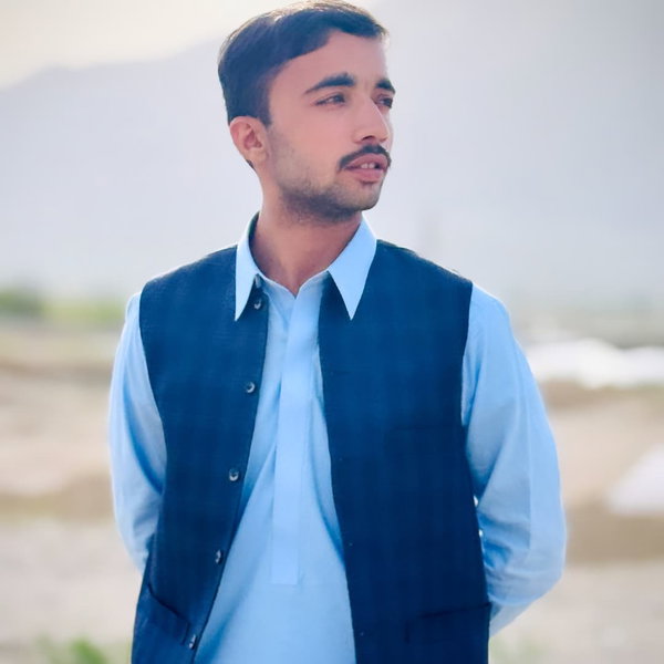 khudhtu, 22 years old from Pakistan