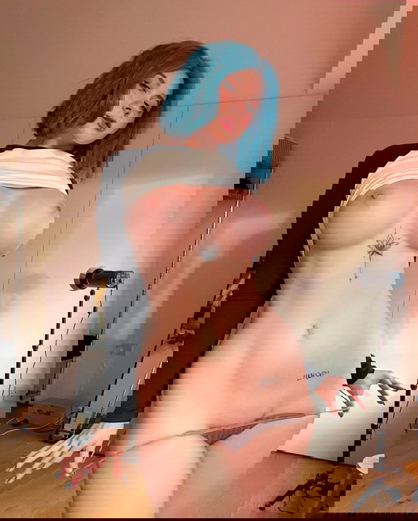 lena21's Profile Photo