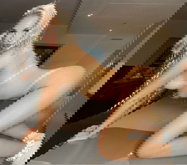 liana2, 20 years old from United States