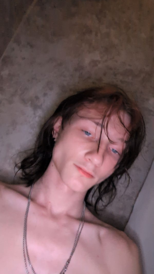 lilbrodiesslow, 18 years old from United States