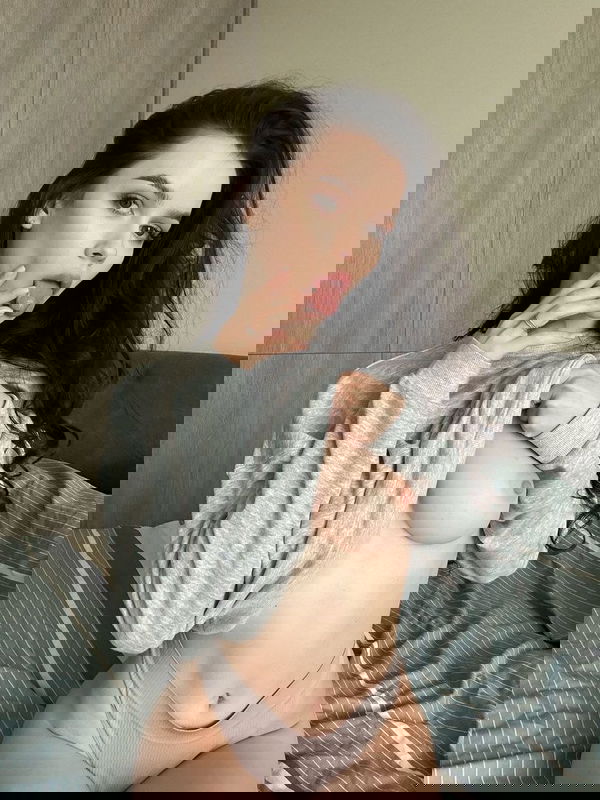 Lili69673, 22 years old from United States