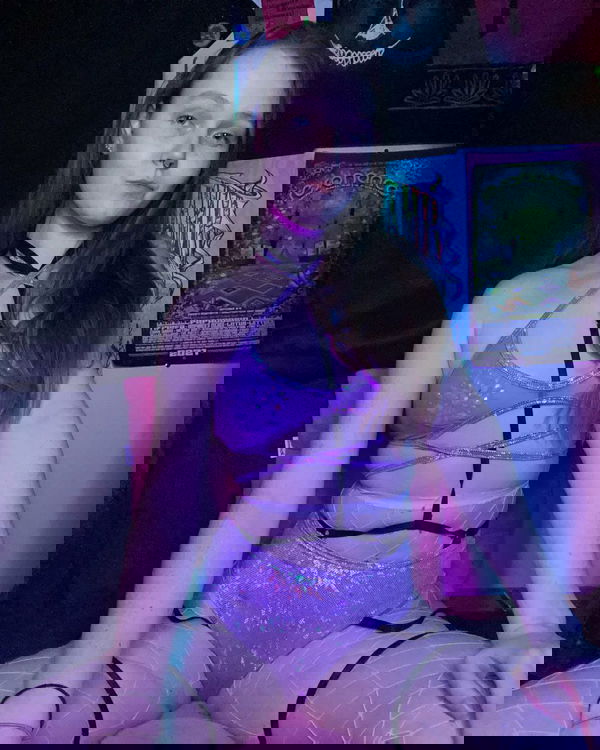 Lindsey127, 22 years old from United States