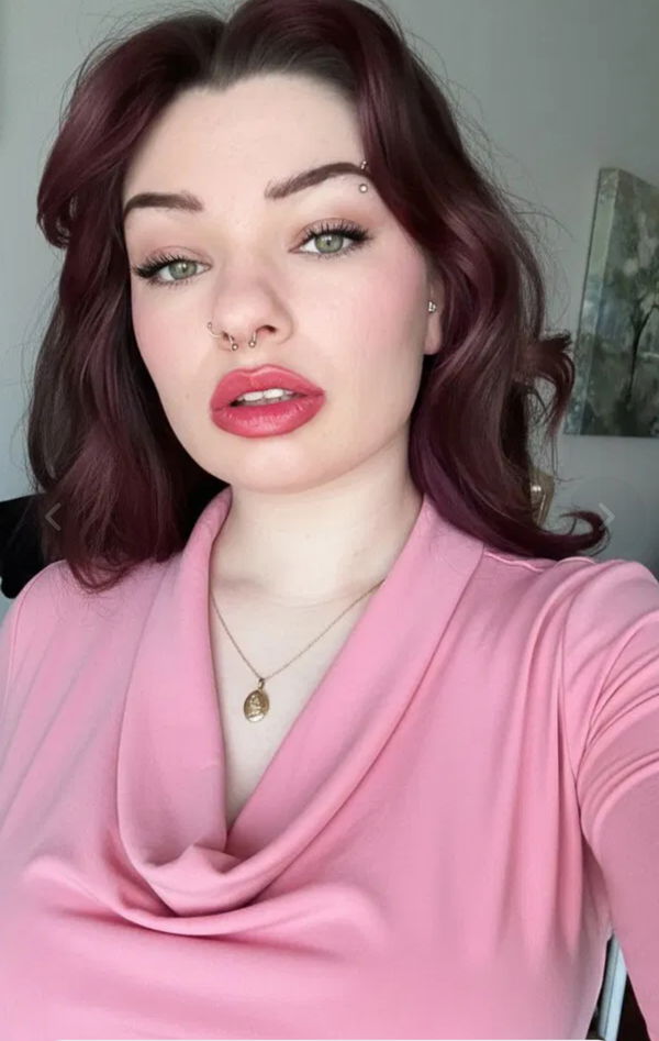 lokuqici, 23 years old from Italy