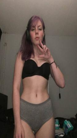 lovelycamgirl77, 21 years old from United States