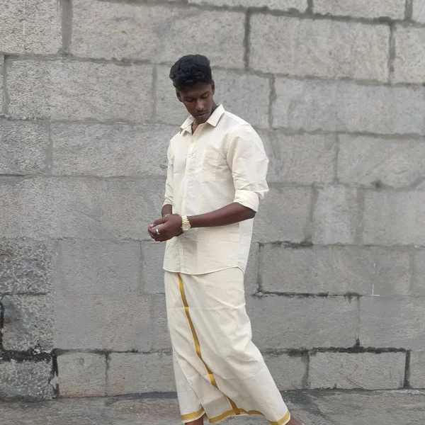 machi, 22 years old from India
