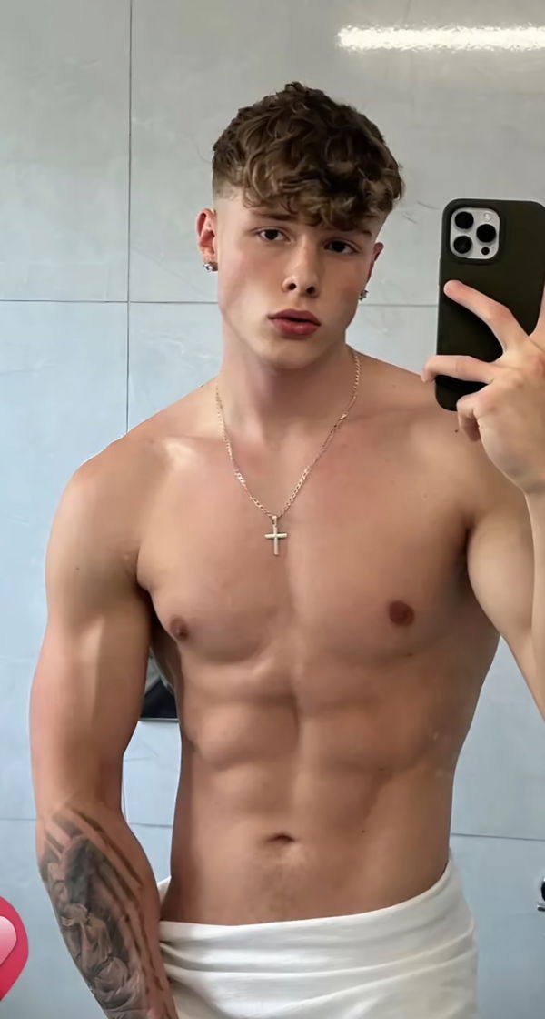 maz, 19 years old from United Kingdom