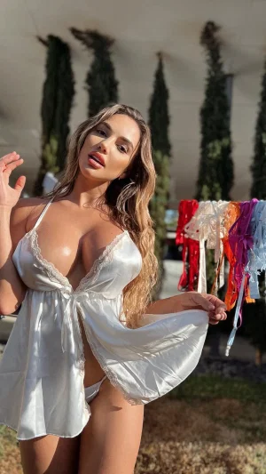 mialaura, 28 years old from United States
