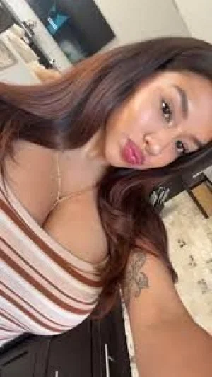 mic_hellee9, 28 years old from United States