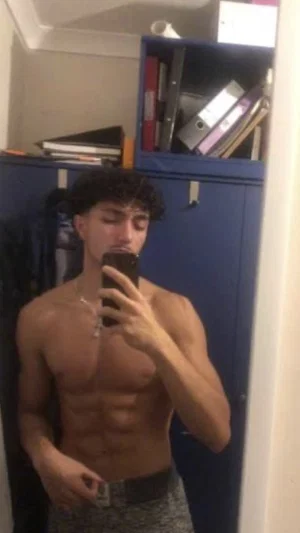 mohamedhamuksha, 19 years old from United Kingdom