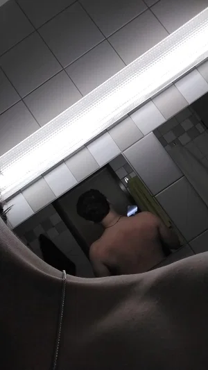 n1kl4s, 18 years old from Austria