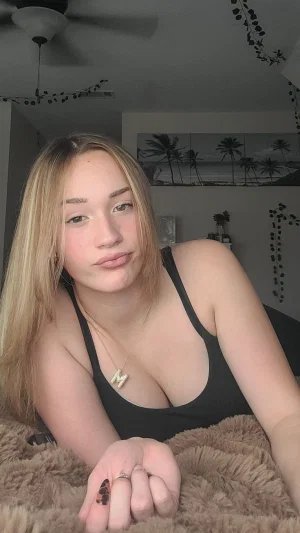 ngzwddf, 22 years old from Slovakia