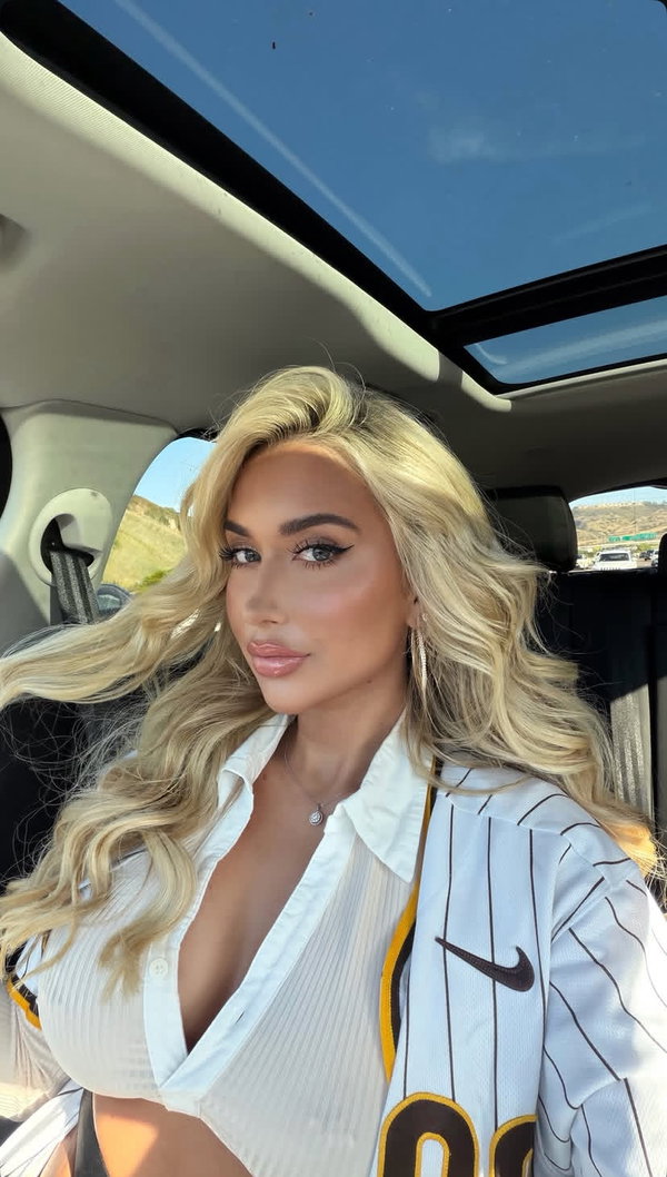 nikki358, 27 years old from Canada