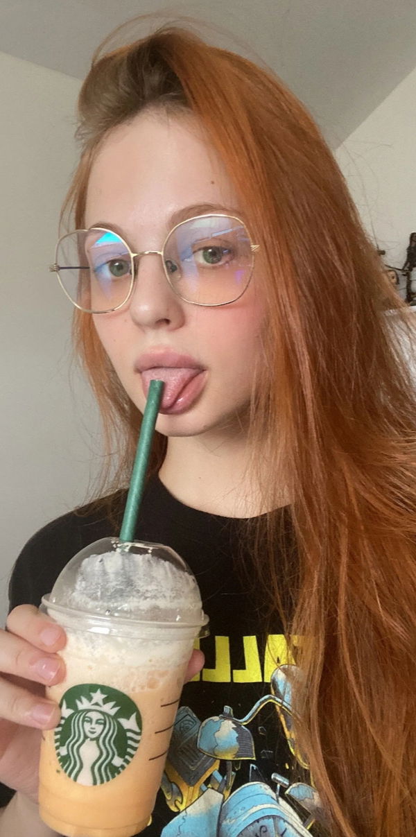 pohemi, 23 years old from Australia