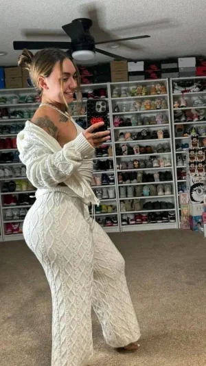 queendamilola49, 26 years old from Canada