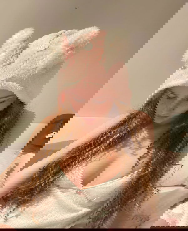 reina8xx, 21 years old from United States