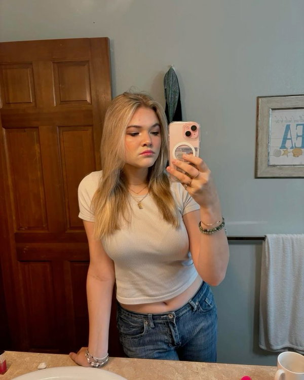 rosemary45687, 20 years old from United Kingdom