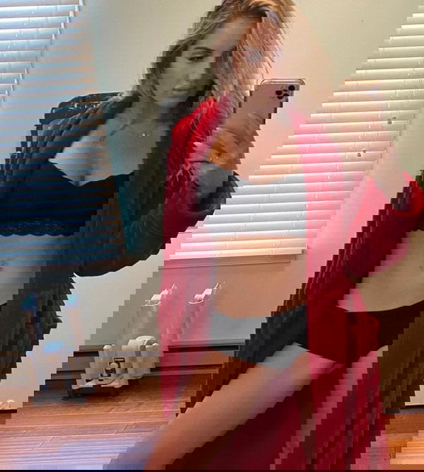 rozelle6646b6a4, 27 years old from Italy