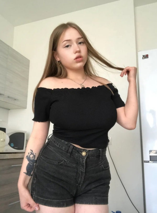 ruwemixo, 21 years old from Canada