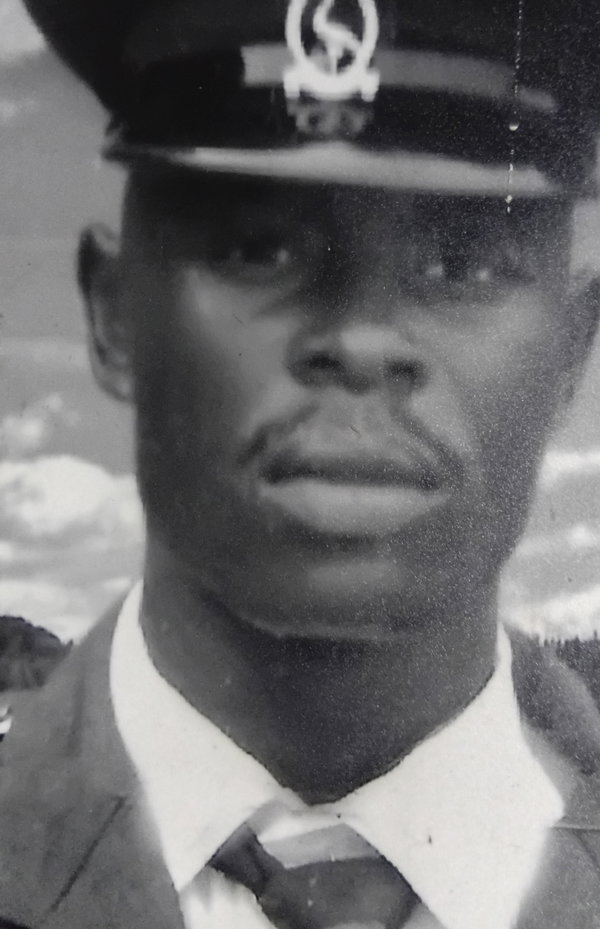 sandeolisepiet, 41 years old from Uganda