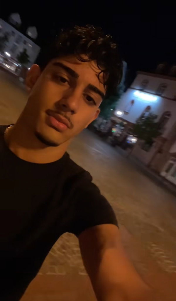 shas20877, 18 years old from Afghanistan