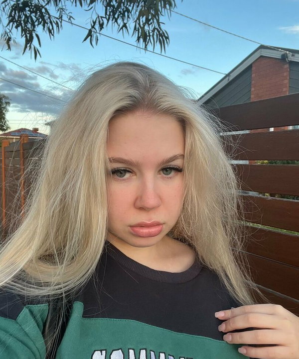 suzanne344, 26 years old from Canada