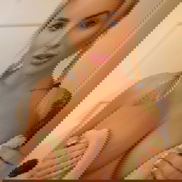 tinafid347, 23 years old from Canada