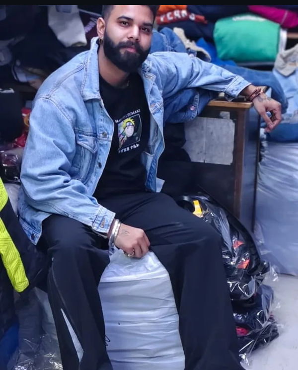 v12347348, 22 years old from India