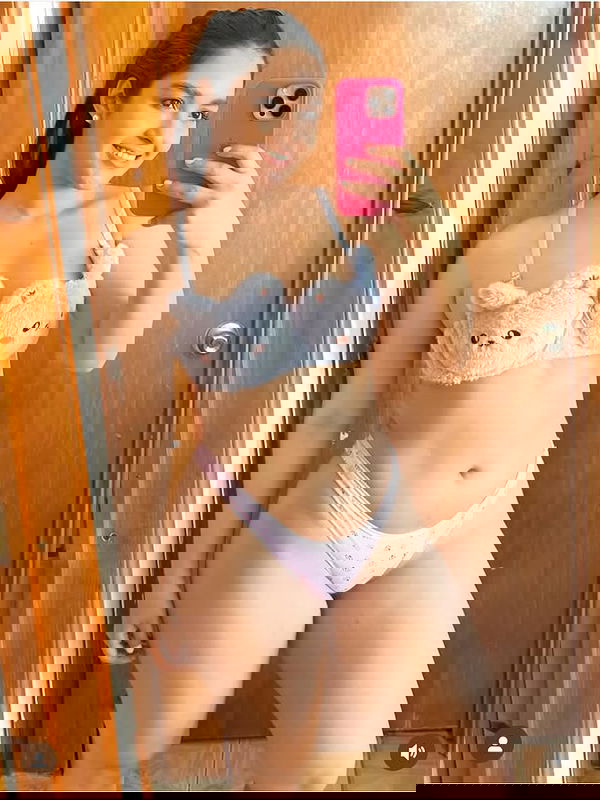 vadena9330, 20 years old from United Kingdom