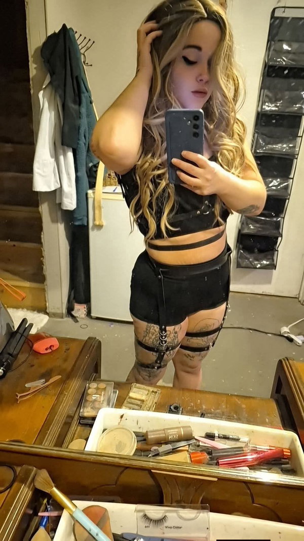 veazusw, 21 years old from Canada
